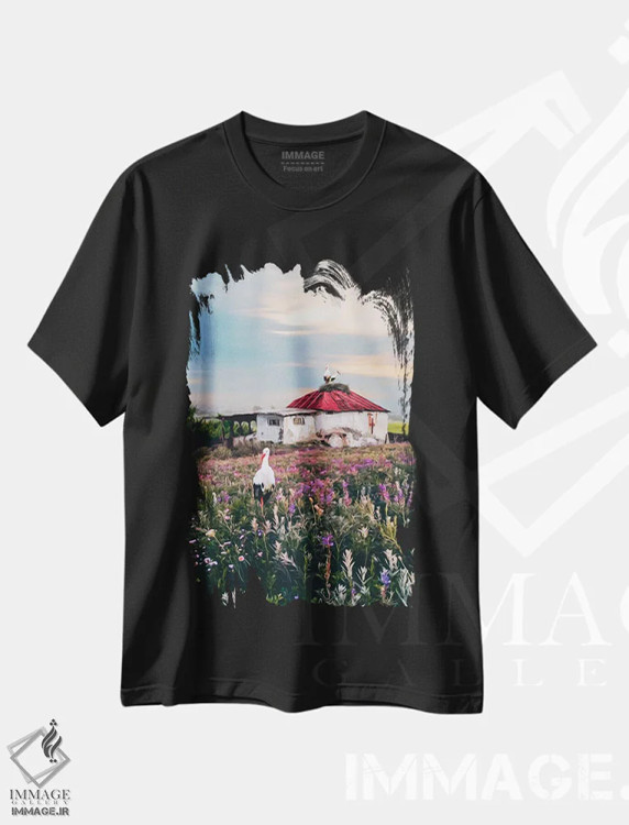 تیشرت مشکی طرح دار منظره روستایی با لک لک ها و خانه ای قدیمی، تزئینی اثر ایوجنیا بیدیوک | فروشگاه ایماژ
