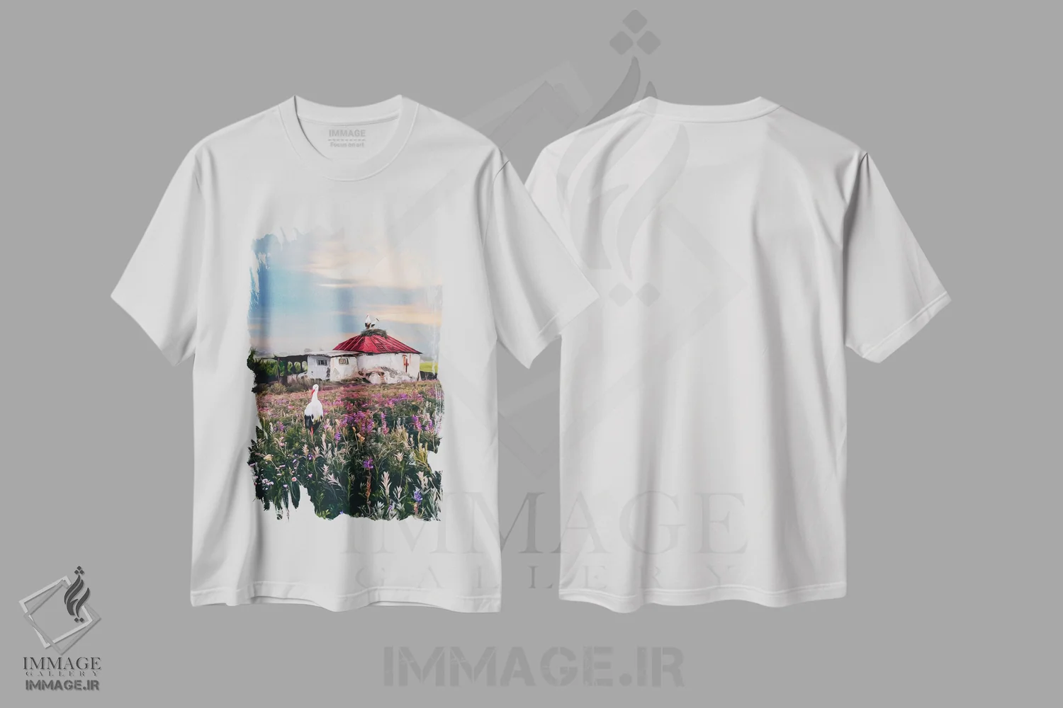 تیشرت سفید طرح دار منظره روستایی با لک لک ها و خانه ای قدیمی، تزئینی اثر ایوجنیا بیدیوک | immage.ir