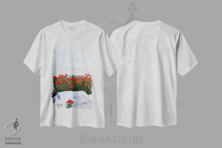 تیشرت سفید طرح دار تخت در وسط مزرعه شقایق، عکاسی ترکیبی اثر ایوجنیا بیدیوک | فروشگاه ایماژ