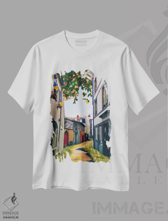 تیشرت سفید طرح دار خیابانی آفتابی در شهر قدیمی اسپانیا، تزئینی اثر ایوجنیا بیدیوک | فروشگاه ایماژ
