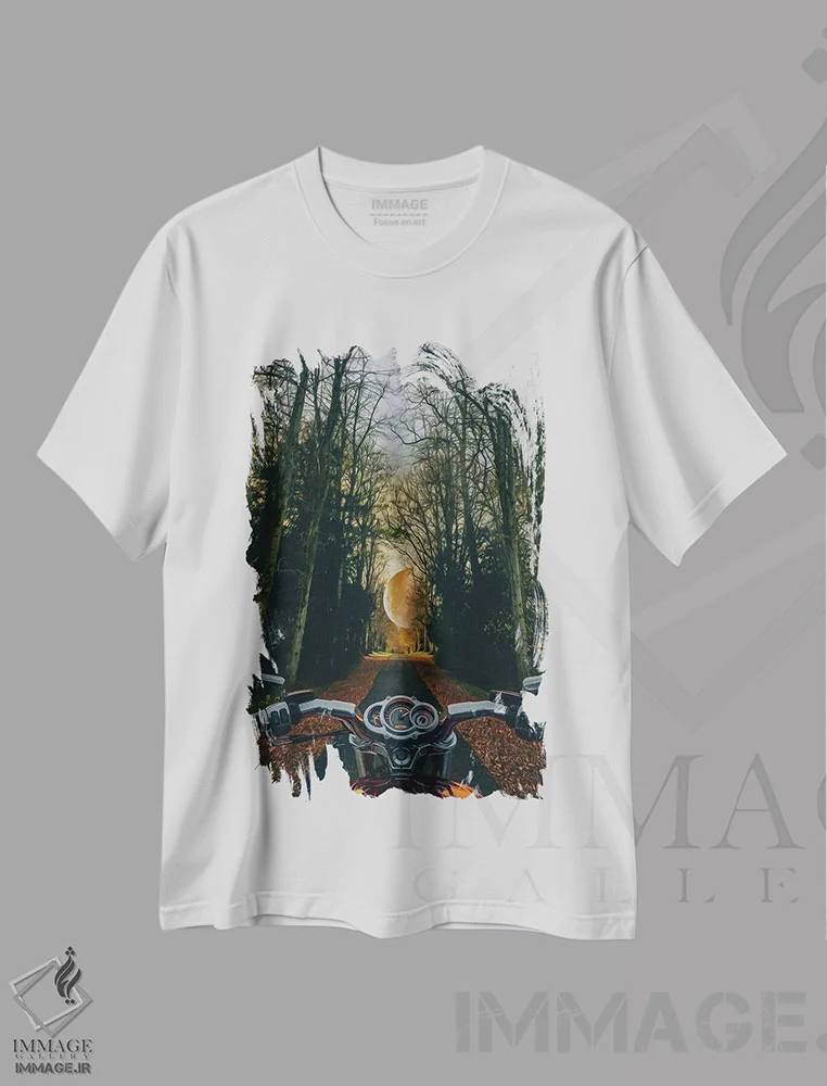 تیشرت سفید طرح دار موتورسیکلت بر روی جاده در پارک شهری، تزئینی اثر ایوجنیا بیدیوک | immage.ir