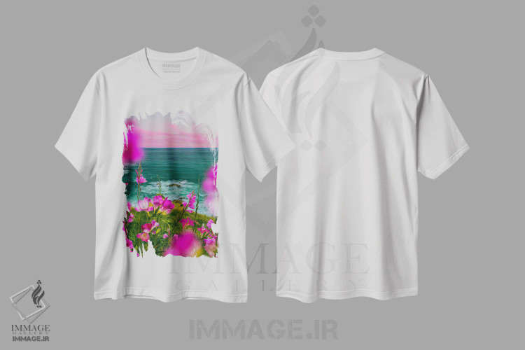 تیشرت سفید طرح دار فریزیا صورتی شکوفا بر تپه ای در کنار دریا، تزئینی اثر ایوجنیا بیدیوک | فروشگاه ایماژ
