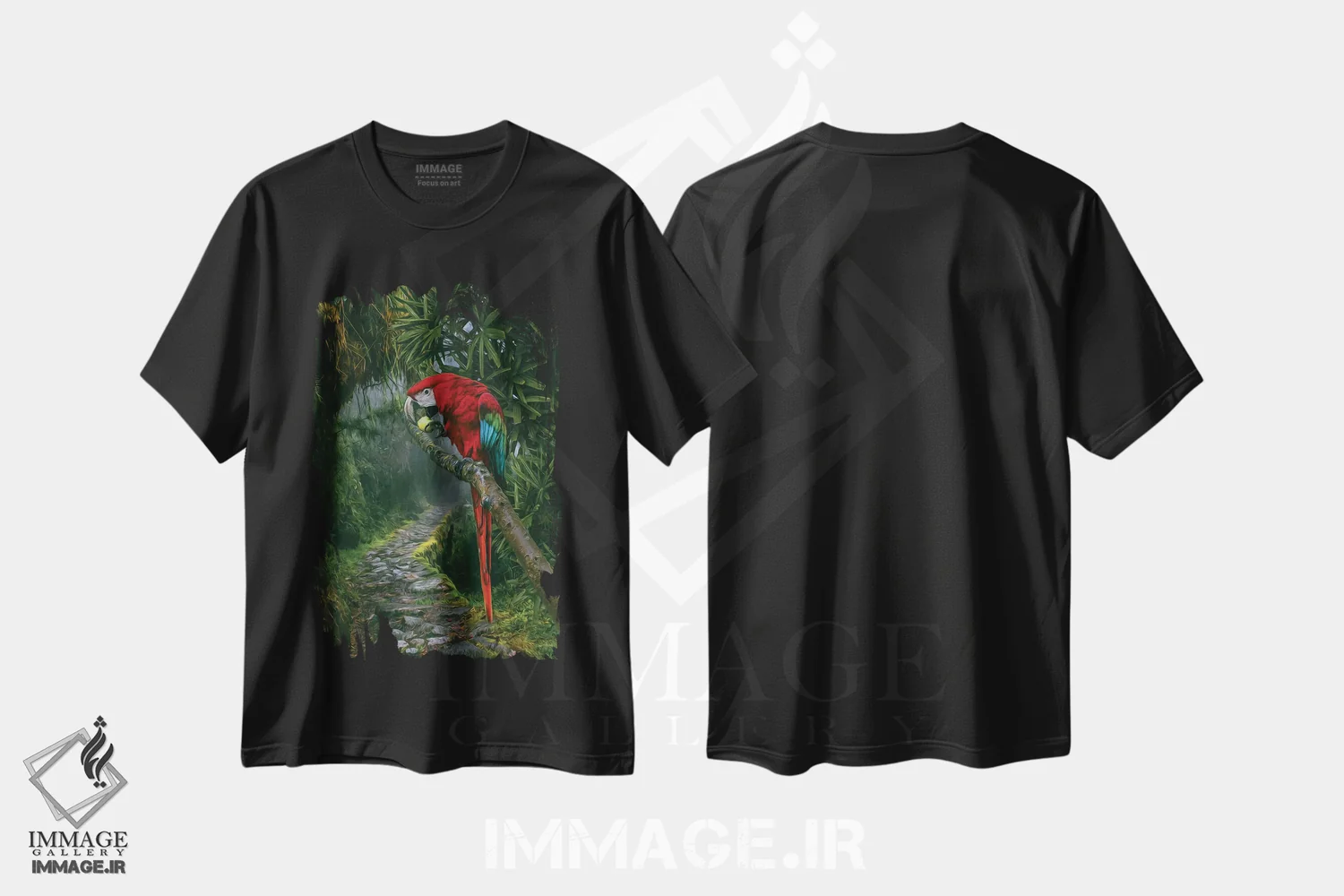 تیشرت مشکی طرح دار طوطی بزرگ در جنگل بارانی، تزئینی اثر ایوجنیا بیدیوک | immage.ir
