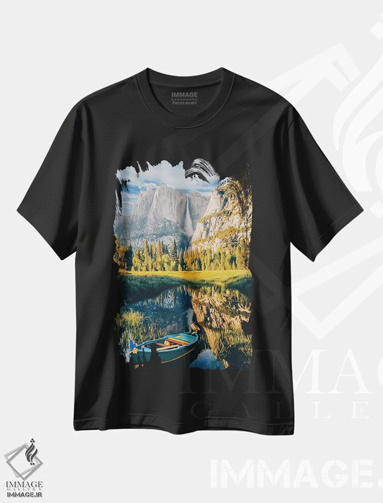 تیشرت مشکی طرح دار قایق آبی روی دریاچه کوهستانی، تزئینی اثر ایوجنیا بیدیوک | immage.ir