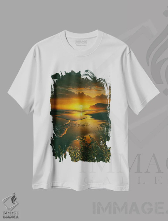 تیشرت سفید طرح دار علف طلایی در پس زمینهٔ غروب آفتاب بر اقیانوس، تزئینی اثر ایوجنیا بیدیوک | فروشگاه ایماژ