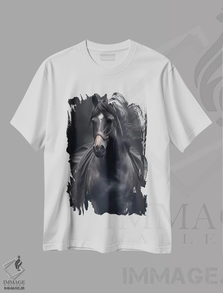 تیشرت سفید طرح دار اسب عربی، تزئینی اثر ایوجنیا بیدیوک | immage.ir