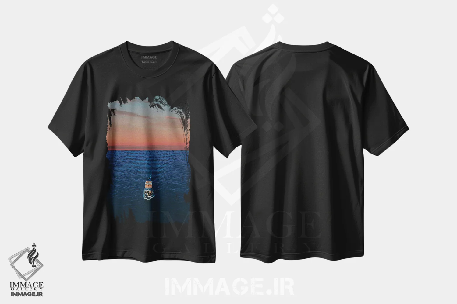 تیشرت مشکی طرح دار کشتی تفریحی در اقیانوس باز، هنر دیجیتال اثر ایوجنیا بیدیوک | immage.ir