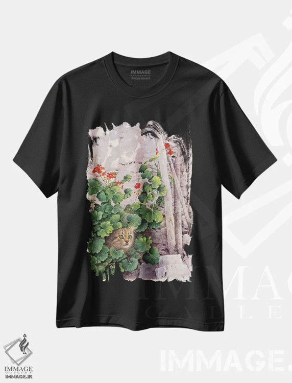 تیشرت مشکی طرح دار کاتیا گربه یونانی در میان شمعدانی ها، تزئینی اثر آیوری کتس | فروشگاه ایماژ