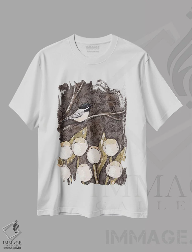 تیشرت سفید طرح دار چیکادی و لاله ها I، دکور روستایی اثر جید رینولدز | فروشگاه ایماژ