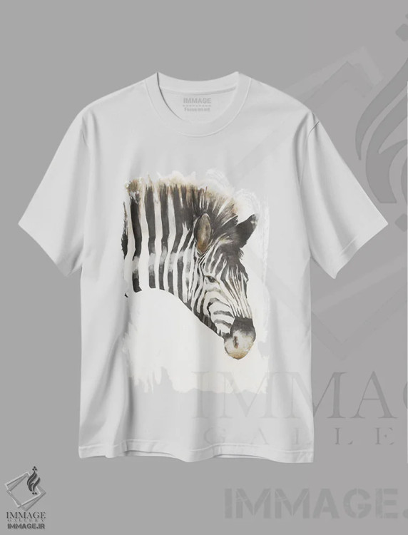 تیشرت سفید طرح دار خطوط گورخری، دکور معاصر اثر لیز جاردین | immage.ir