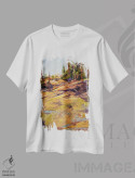 تیشرت سفید طرح دار دامنه زرد، دکور کلبه و لژ اثر جودی آهرنز | فروشگاه ایماژ