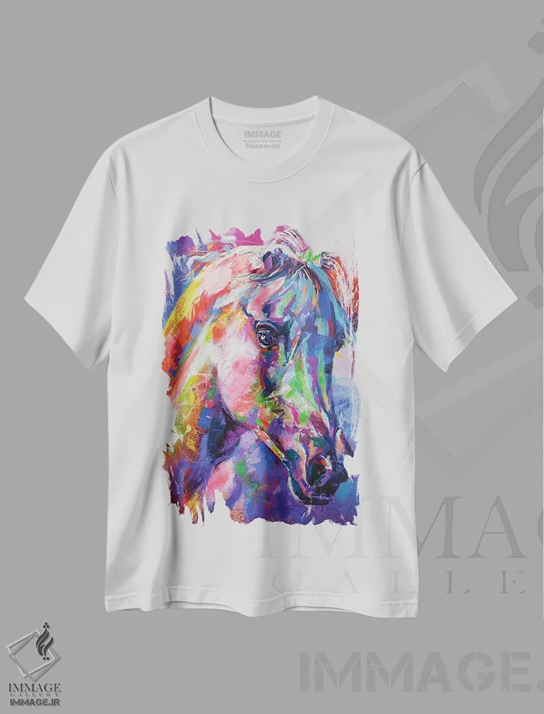 تیشرت سفید طرح دار اسب، هنر فاخر معاصر اثر ژوس کوفرر | immage.ir