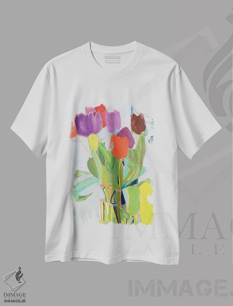 تیشرت سفید طرح دار لاله ها و دو خودرو، آبستره اثر جسیکا سینگرمن | فروشگاه ایماژ