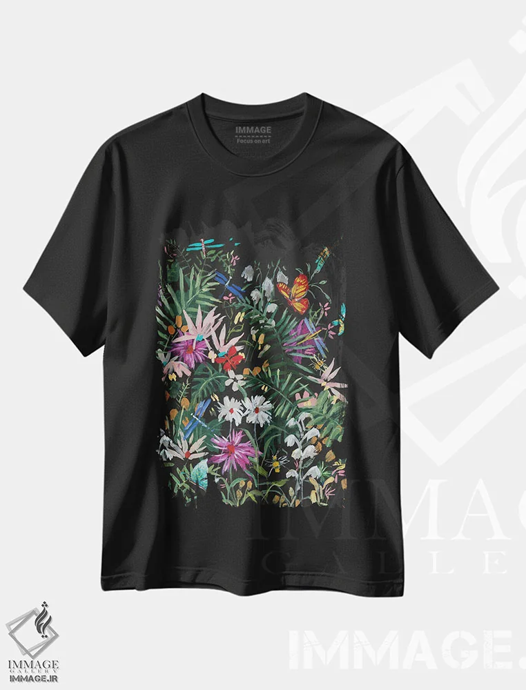 تیشرت مشکی طرح دار گل های وحشی نیمه شب، دکور معاصر اثر جیکوب کیو | فروشگاه ایماژ