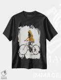 تیشرت مشکی طرح دار دوچرخه سواری در باران، دکور معاصر اثر جیمز کوتز | immage.ir