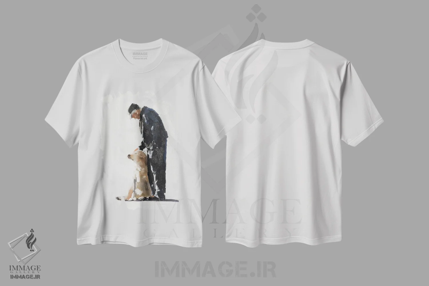 تیشرت سفید طرح دار مرد و لابرادور طلایی اش، دکور معاصر اثر جیمز کوتز | فروشگاه ایماژ