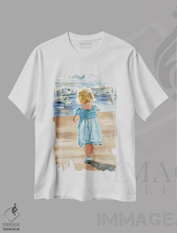 تیشرت سفید طرح دار پیاده روی در شن، دکور ساحلی اثر جودیت استاین | immage.ir