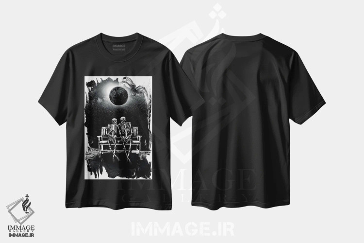 تیشرت مشکی طرح دار شناور شدن به دوردست، دکوراسیون جایگزین اثر جنید مورتیمر | فروشگاه ایماژ