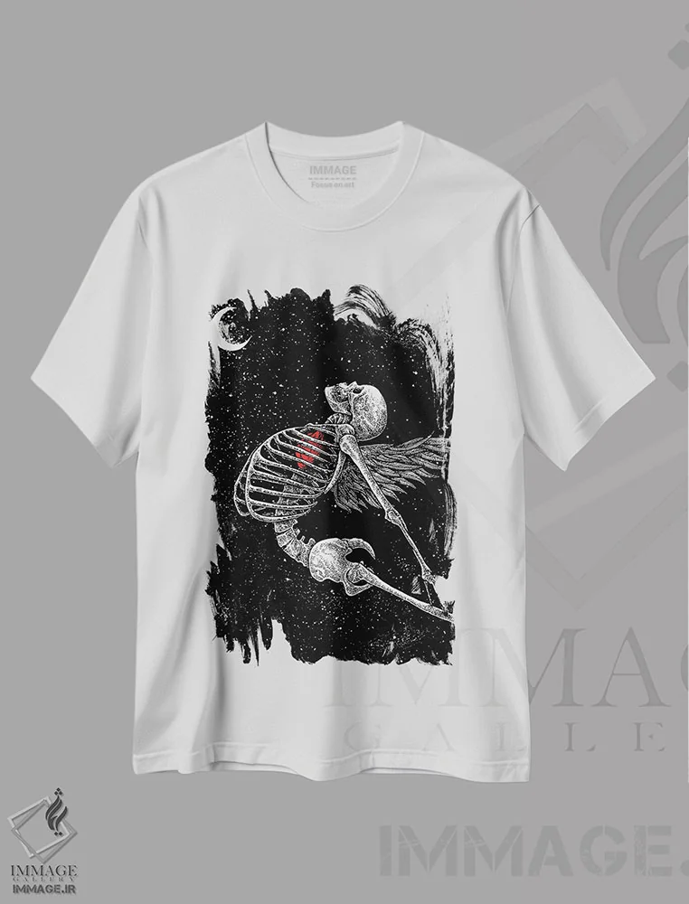 تیشرت سفید طرح دار آزاد، دکوراسیون جایگزین اثر جنید مورتیمر | immage.ir