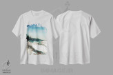 تیشرت سفید طرح دار خط ساحلی I سبز آبی، آبستره اثر جولیا دی سانو | immage.ir