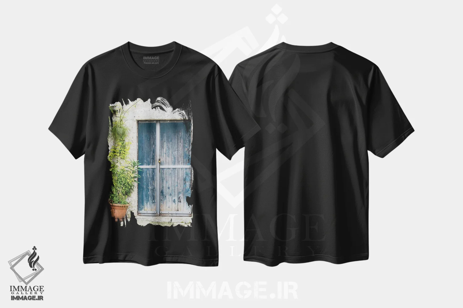 تیشرت مشکی طرح دار در آبی بر خانه سنگی ساسی در ماترا، مدیوم اثر جولی اگِرز | فروشگاه ایماژ