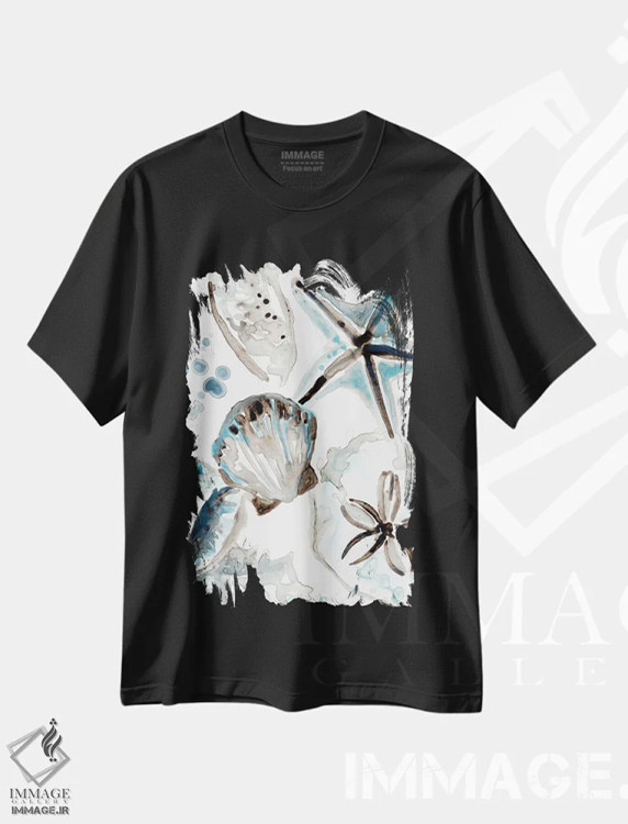 تیشرت مشکی طرح دار صدف های آبی آسمانی ۱، تزئینی اثر جون اریکا وس | immage.ir