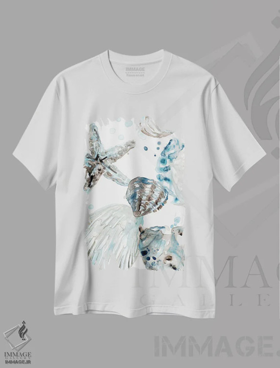 تیشرت سفید طرح دار صدف های آبی آسمانی ۲، تزئینی اثر جون اریکا وس | immage.ir