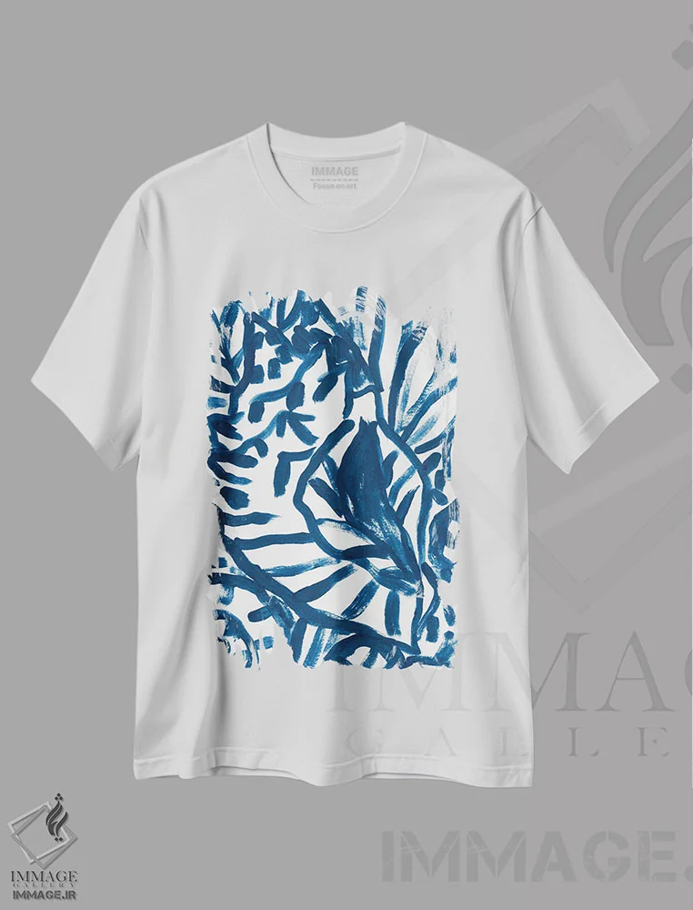 تیشرت سفید طرح دار باتیک ساحل قلم موخورده ۱، آبستره اثر جون اریکا وس | فروشگاه ایماژ