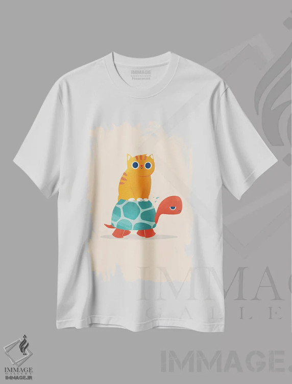تیشرت سفید طرح دار گربه چاق سوار لاک پشت، هنر دیجیتال اثر جی فلک | immage.ir