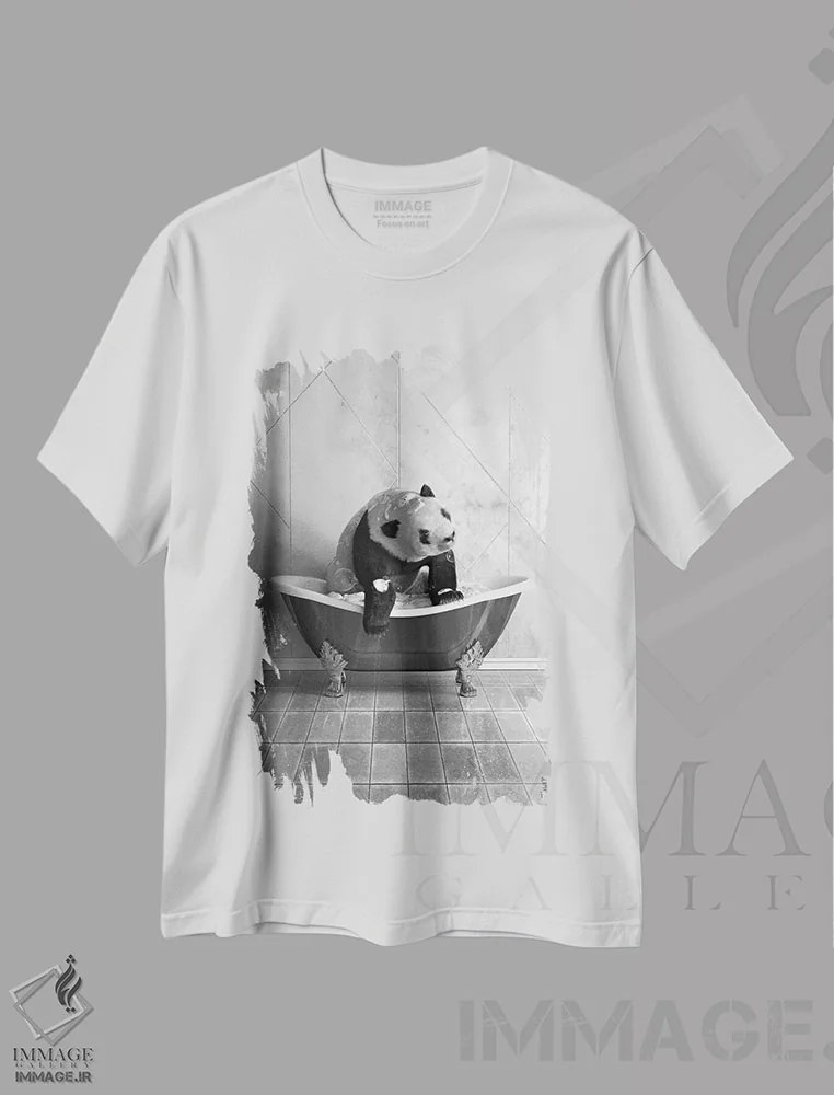 تیشرت سفید طرح دار پاندا روی توالت، هنر دیجیتال اثر جوفری فیلیپ | فروشگاه ایماژ