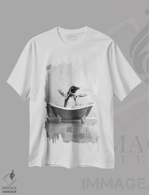 تیشرت سفید طرح دار پنگوئن در وان، هنر دیجیتال اثر جوفری فیلیپ | فروشگاه ایماژ