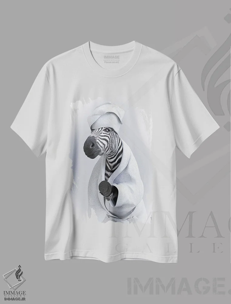 تیشرت سفید طرح دار گورخر در وان، هنر دیجیتال اثر جوفری فیلیپ | فروشگاه ایماژ