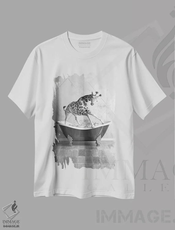 تیشرت سفید طرح دار زرافه در وان، هنر دیجیتال اثر جوفری فیلیپ | فروشگاه ایماژ