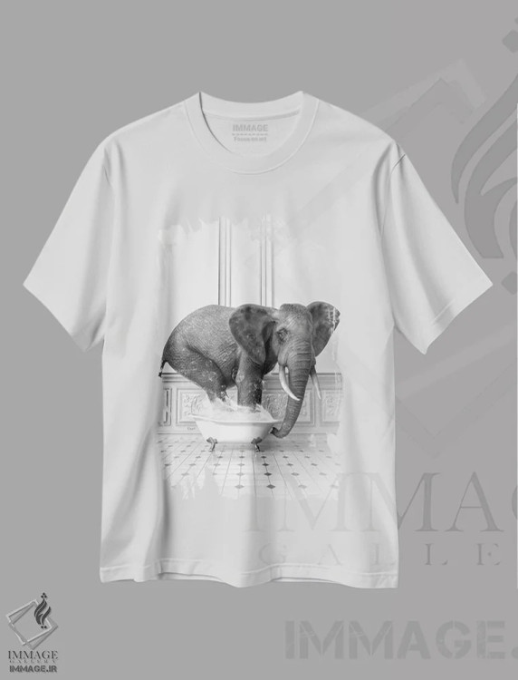تیشرت سفید طرح دار فیل در حمام سیاه و سفید، هنر دیجیتال سیاه و سفید اثر جوفری فیلیپ | immage.ir