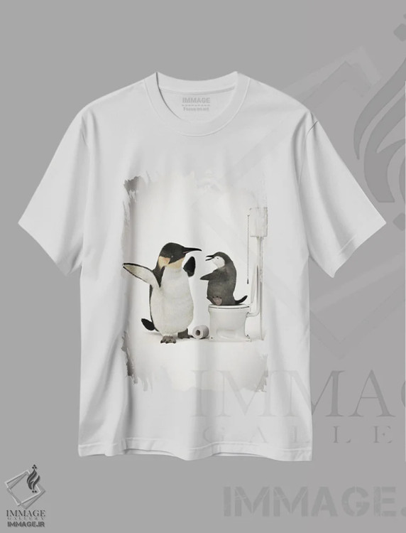 تیشرت سفید طرح دار پنگوئن در دستشویی با بچه اش، هنر دیجیتال اثر جوفری فیلیپ | immage.ir