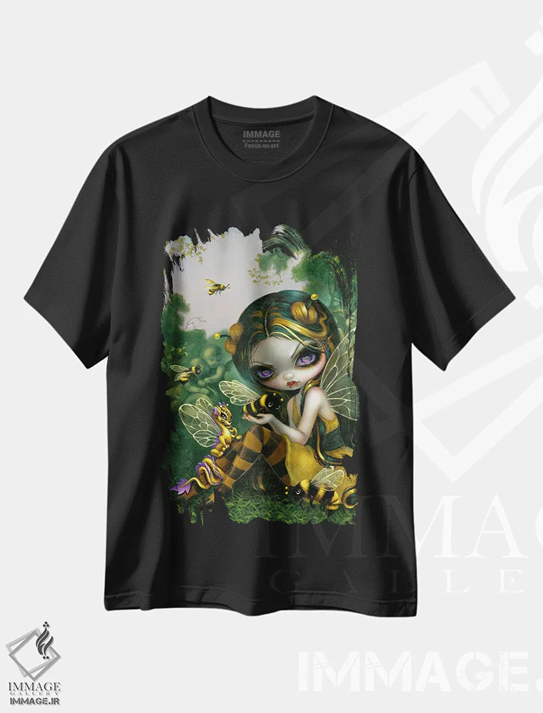 تیشرت مشکی طرح دار اژدهای کوچک زنبور عسل، دکوراسیون جایگزین اثر جزمین بکِت-گریفیت | immage.ir