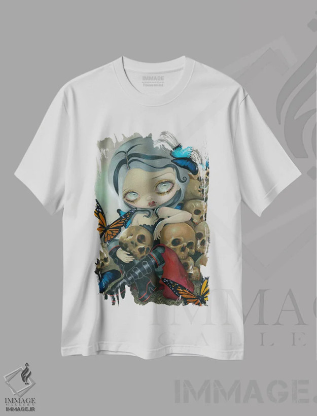 تیشرت سفید طرح دار پروانه ها و استخوان ها، دکوراسیون جایگزین اثر جزمین بکِت-گریفیت | فروشگاه ایماژ
