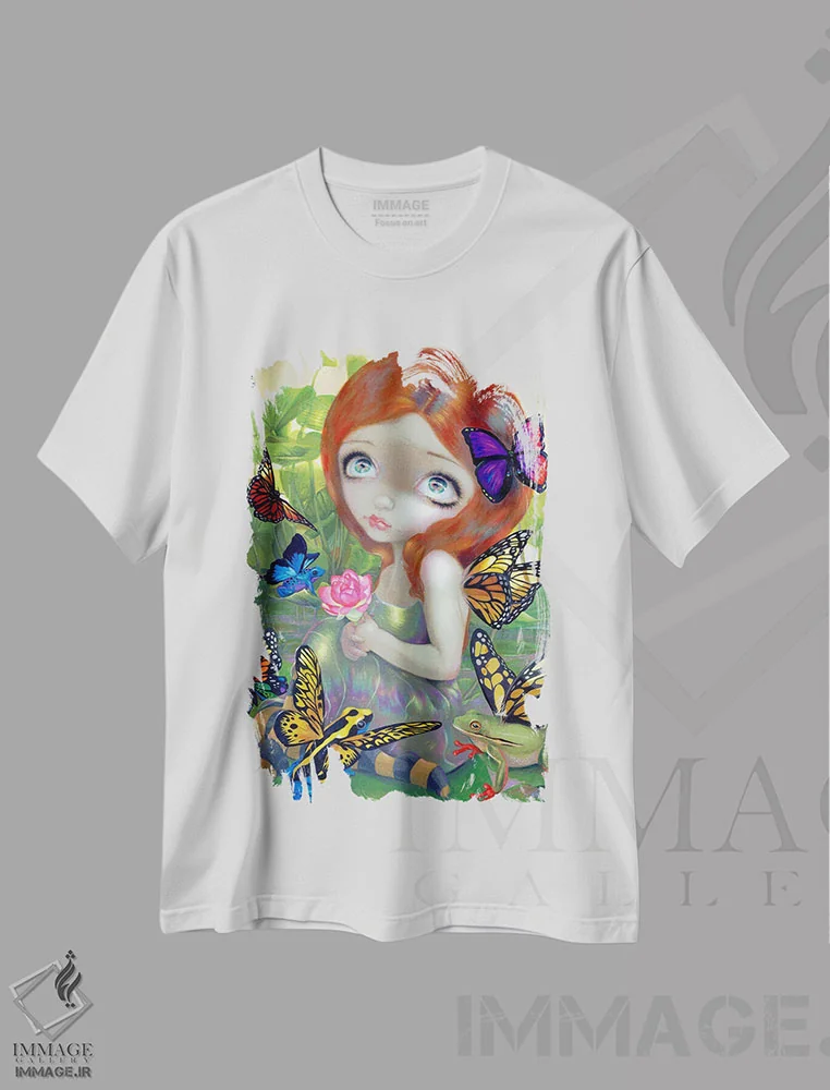 تیشرت سفید طرح دار خیالات روزانه و قورباغه ها، هنر فاخر معاصر اثر جزمین بکِت-گریفیت | immage.ir