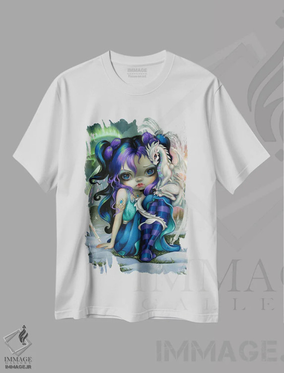 تیشرت سفید طرح دار اژدهای کوچک یخی، دکوراسیون جایگزین اثر جزمین بکِت-گریفیت | فروشگاه ایماژ