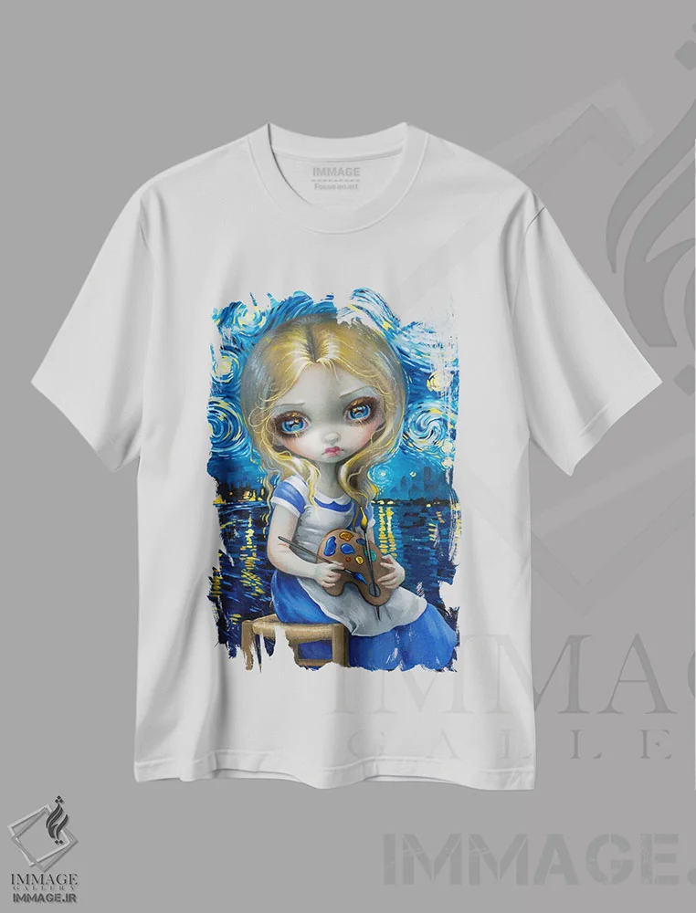 تیشرت سفید طرح دار آلیس در شب تابی ون گوگ، دکوراسیون جایگزین اثر جزمین بکِت-گریفیت | immage.ir
