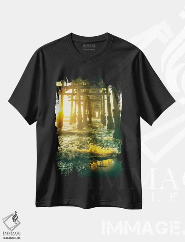 تیشرت مشکی طرح دار موج سواری زیر اسکله، مدیوم اثر جوزف اس. جیاکالونه | فروشگاه ایماژ