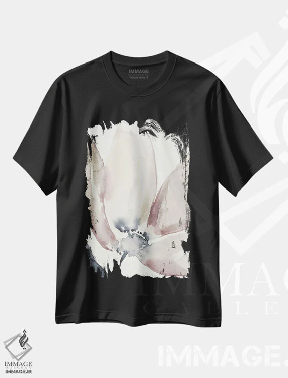 تیشرت مشکی طرح دار گلبرگ های سیال I، دکور معاصر اثر جنیفر گلدبرگر | فروشگاه ایماژ