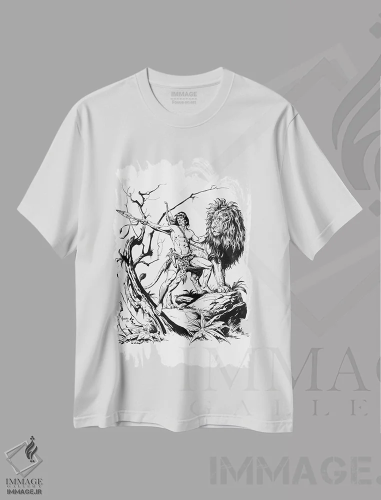 تیشرت سفید طرح دار تصویر روی جلد تارزان و شیر طلایی، هنر دیجیتال سیاه و سفید اثر جو جوسکو | فروشگاه ایماژ