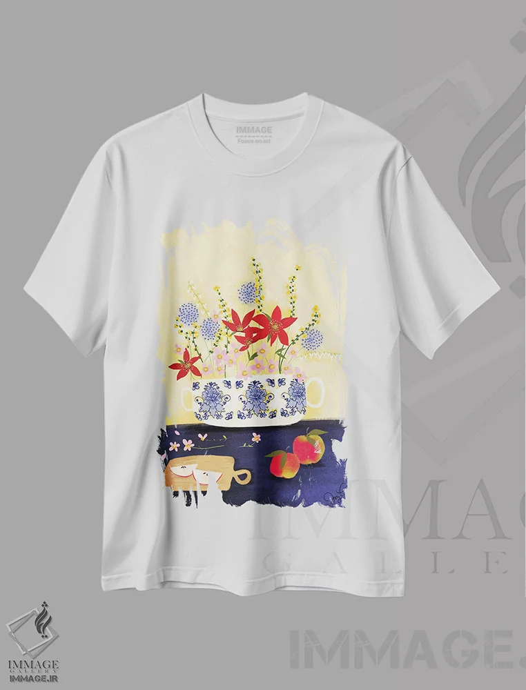 تیشرت سفید طرح دار گل های وحشی دلفت ۱، دکور بوهمی اثر جوی لافرم | immage.ir