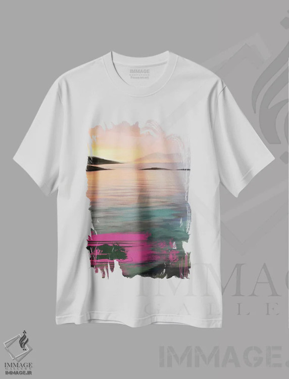 تیشرت سفید طرح دار طلوع آفتاب لوفوتن صورتی، تزئینی اثر جولیانا لوومر | immage.ir