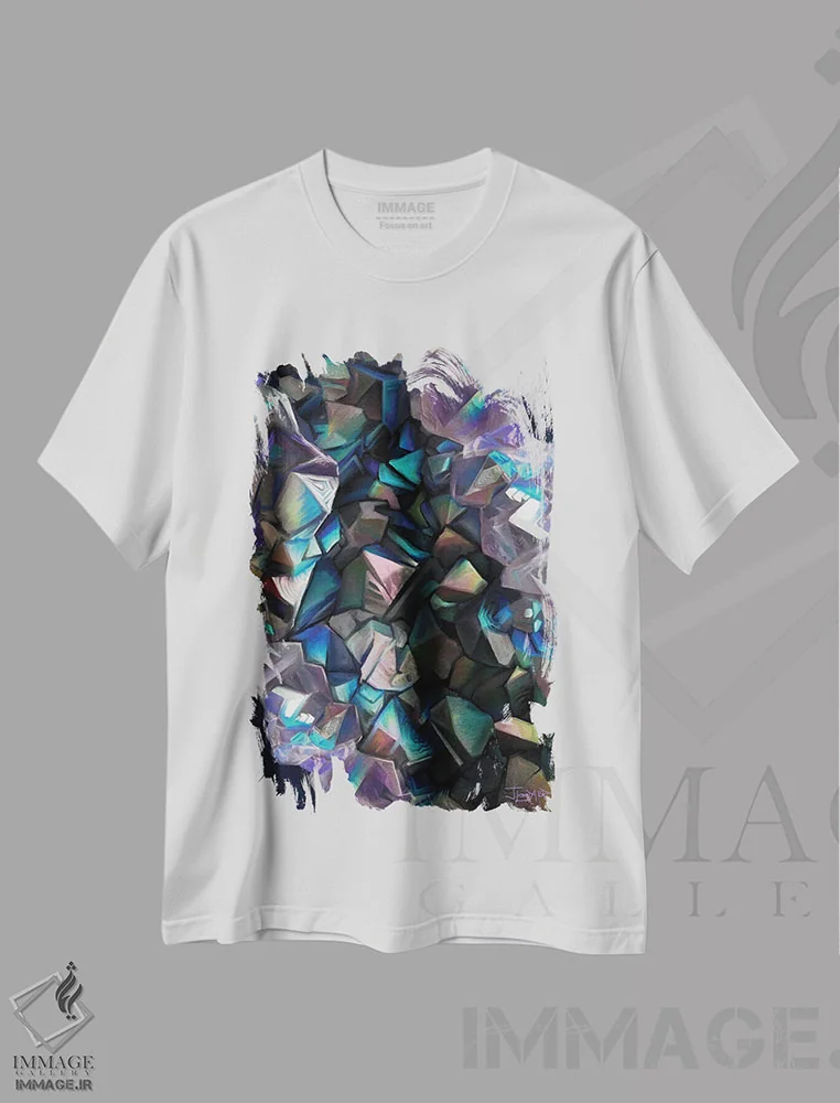 تیشرت سفید طرح دار کریستال تاریک، هنر فاخر معاصر اثر جولیانا لوومر | فروشگاه ایماژ