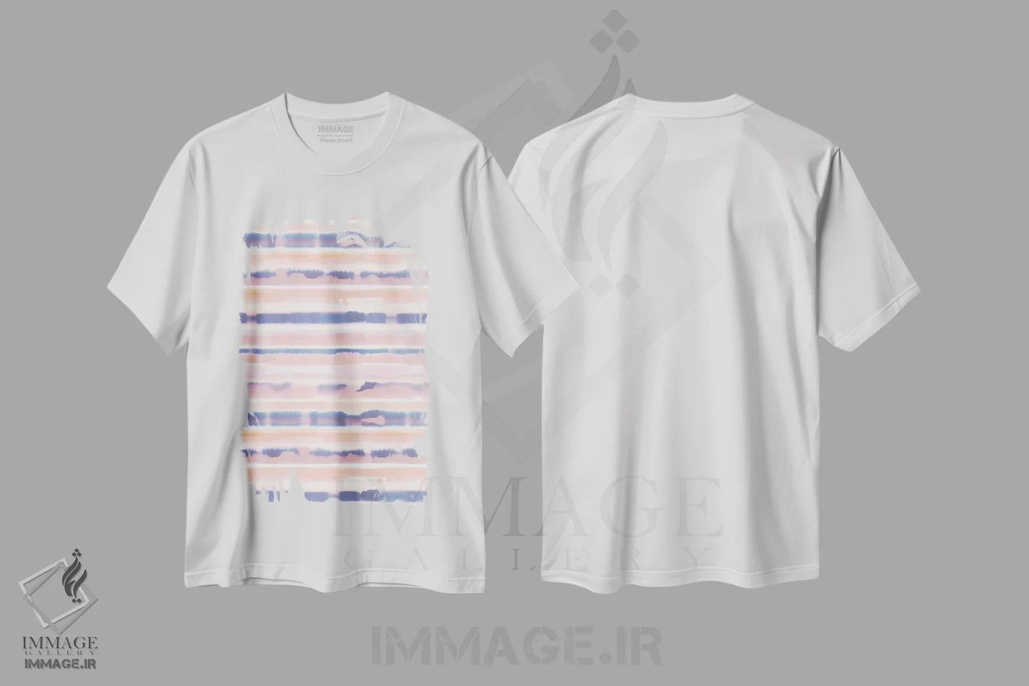 تیشرت سفید طرح دار راه راه آبرنگی صورتی کم رنگ و مرجانی، آبستره اثر ژاکلین مالدونادو | immage.ir
