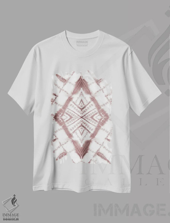 تیشرت سفید طرح دار رنگ رزی لوزی تاوپ، آبستره اثر ژاکلین مالدونادو | immage.ir