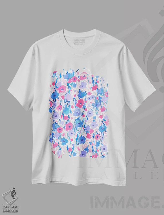 تیشرت سفید طرح دار مزرعه گل آبی یاسی، تزئینی اثر ژاکلین مالدونادو | فروشگاه ایماژ