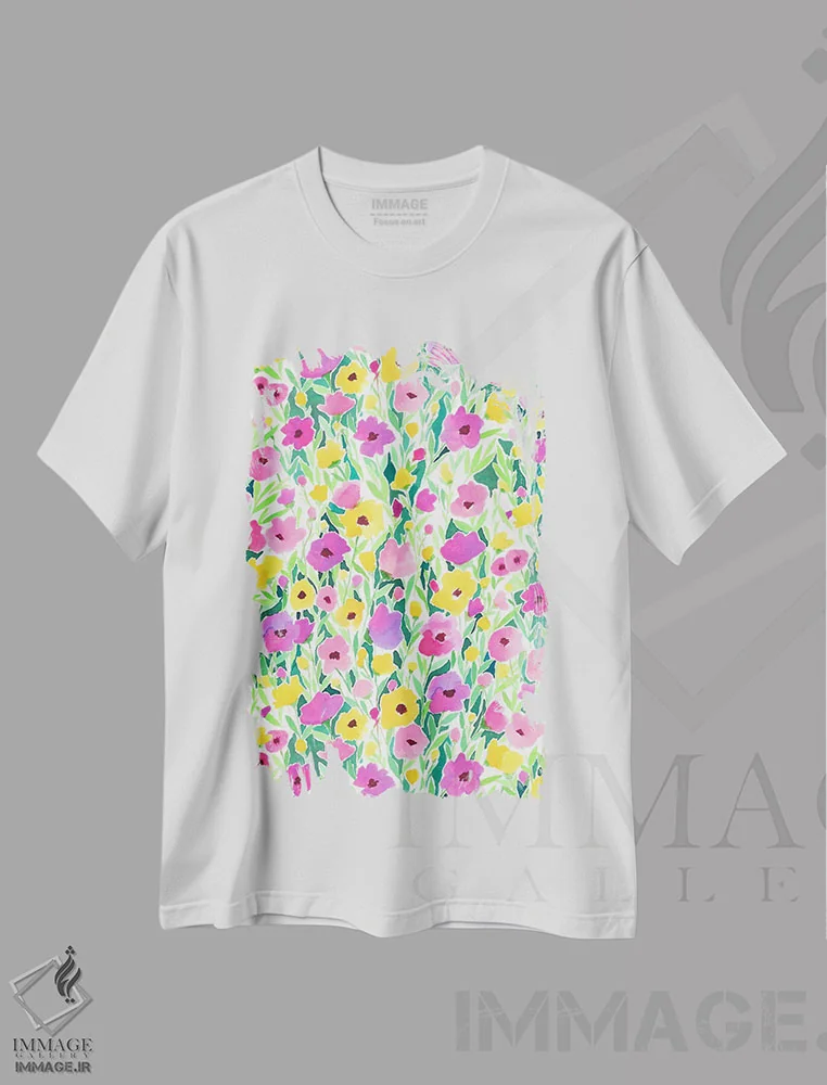 تیشرت سفید طرح دار طرح مزرعه گل، هنر فاخر معاصر اثر ژاکلین مالدونادو | immage.ir
